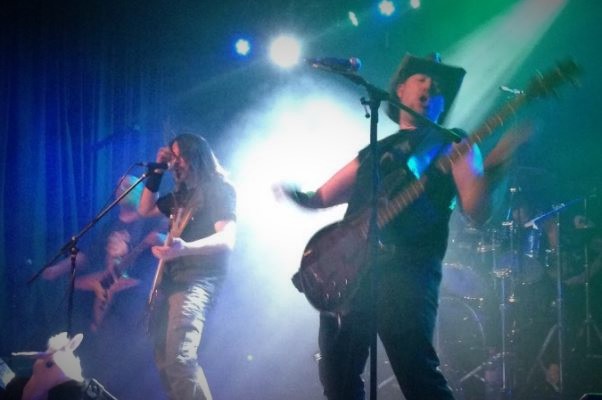 Thanks to Sarah & Dominique for the pics!